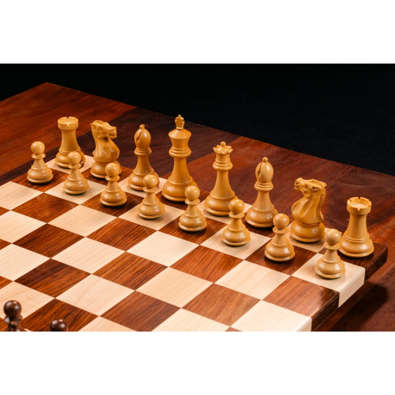 Luxury Borderless Wooden Chess Board with Staunton Chess Pieces