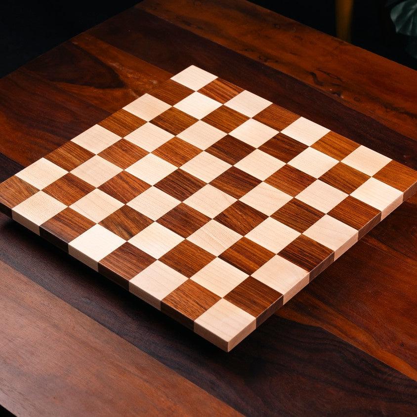 Luxury Borderless Wooden Chess Board with Staunton Chess Pieces